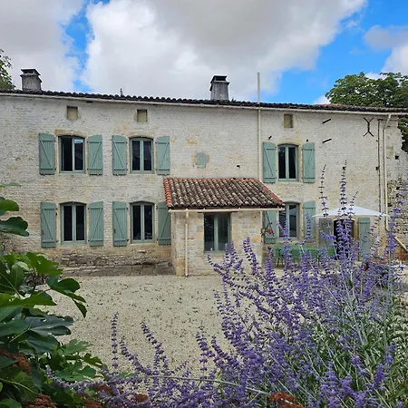 Charente Cozy Family Winter Retreat Tatil Evi *