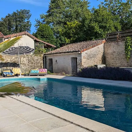 Charente Cozy Family Winter Retreat Tatil Evi Theil-Rabier