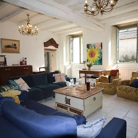 Charente Cozy Family Winter Retreat Tatil Evi *