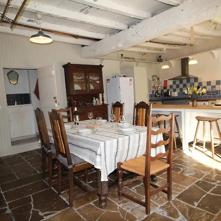 Charente Cozy Family Winter Retreat 펜션 *