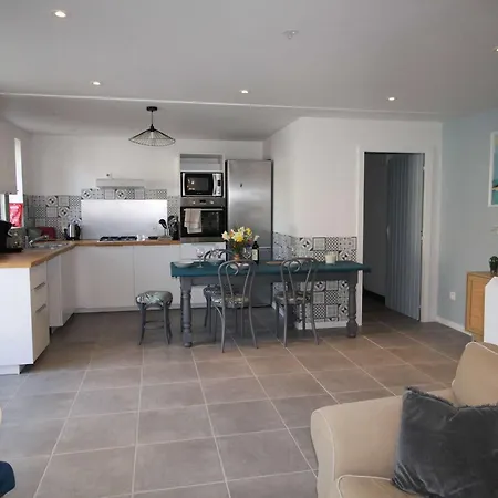 펜션 Charente Cozy Family Winter Retreat *